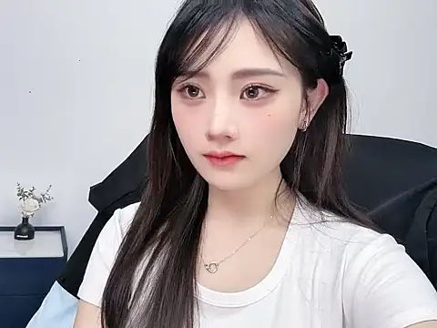 222Mia online show from May 8, 9:36 am