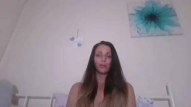 LouiseLovell online show from June 4, 10:21 am