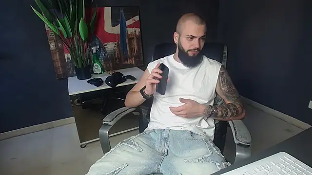 OscarWillss online show from June 17, 4:37 am