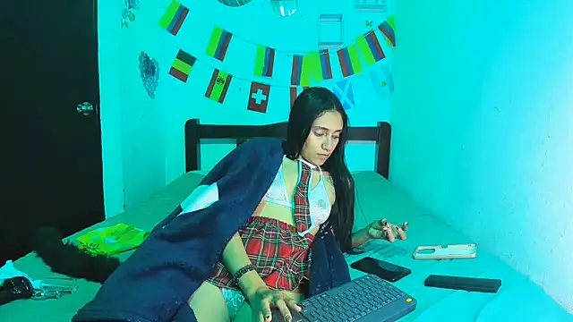 Snapshot of Violet_glow chatting on June 27, 11:43 pm Violet glow online show from June 27, 11:43 pm
