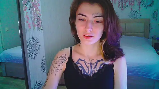HarrisLola online show from May 24, 4:12 pm