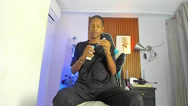 Snapshot of Afrowayuu chatting on June 25, 11:15 am Afrowayuu online show from June 25, 11:15 am