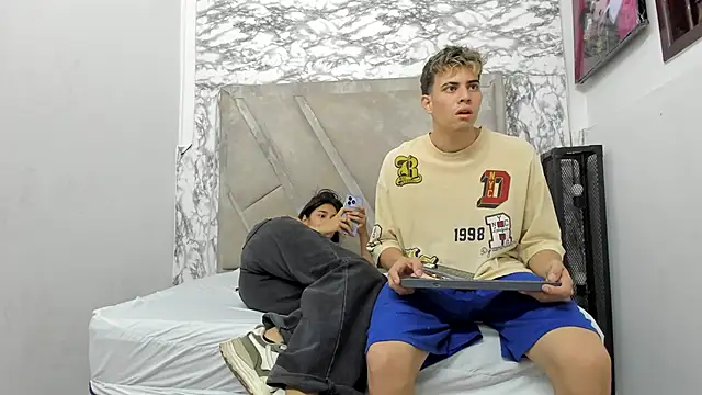 MadissonAndRobbin online show from June 17, 7:59 pm