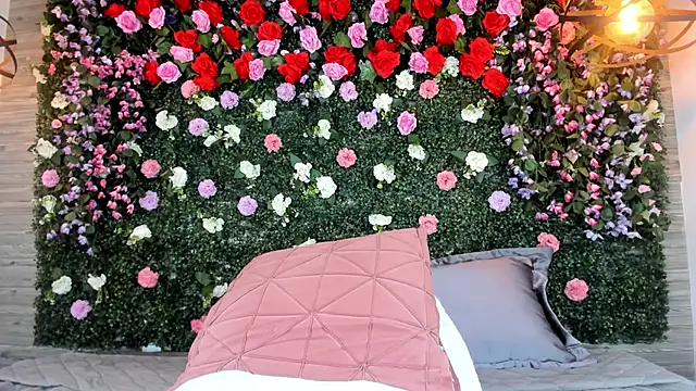 Snapshot of ViolettGracee chatting on June 19, 12:53 pm ViolettGracee online show from June 19, 12:53 pm