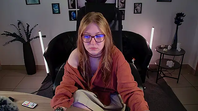 lanafitch online show from June 21, 10:51 am