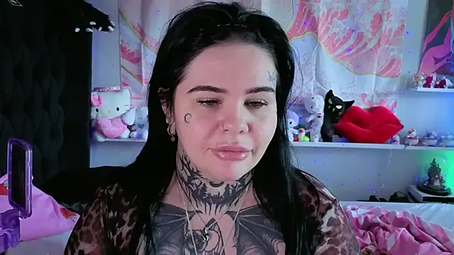 Snapshot of BigBootyHolly chatting on July 17, 11:39 am BigBootyHolly online show from July 17, 11:39 am