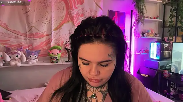 Snapshot of BigBootyHolly chatting on July 20, 12:51 pm BigBootyHolly online show from July 20, 12:51 pm
