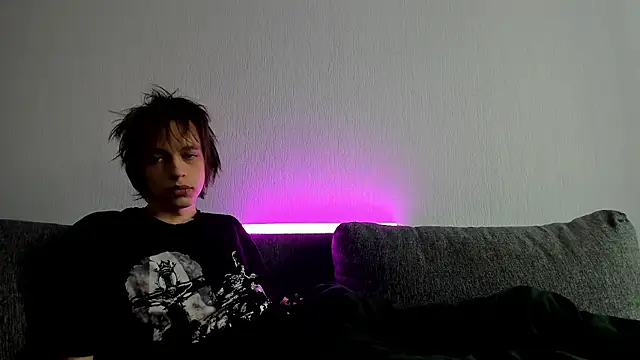 Nolan Sagee online show from May 13, 7:28 am