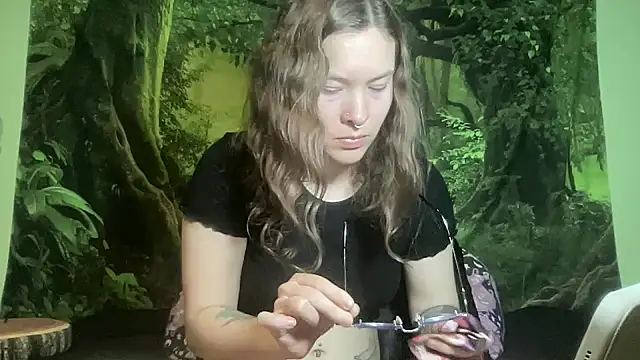 Snapshot of mo0ngoddess chatting on February 26, 3:49 am mo0ngoddess online show from February 26, 3:49 am