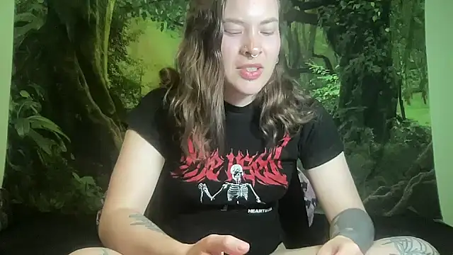 Snapshot of mo0ngoddess chatting on March 19, 3:21 am mo0ngoddess online show from March 19, 3:21 am