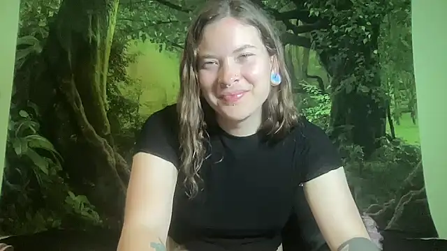 Snapshot of mo0ngoddess chatting on March 21, 8:41 am mo0ngoddess online show from March 21, 8:41 am