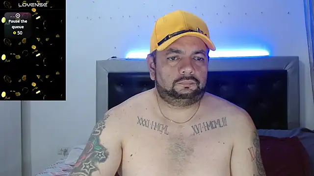 Snapshot of perverseveteranmanxxx chatting on February 25, 2:43 am perverseveteranmanxxx online show from February 25, 2:43 am