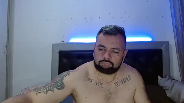 Snapshot of perverseveteranmanxxx chatting on March 7, 12:18 am perverseveteranmanxxx online show from March 7, 12:18 am