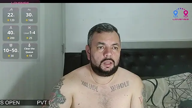 Snapshot of perverseveteranmanxxx chatting on April 2, 4:32 am perverseveteranmanxxx online show from April 2, 4:32 am