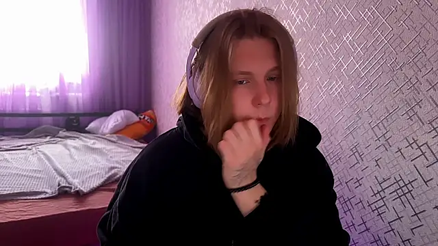 Snapshot of Hirtay chatting on June 3, 4:12 pm Hirtay online show from June 3, 4:12 pm