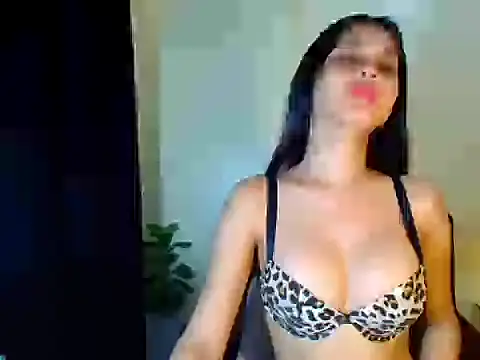 Snapshot of Adrianahearth chatting on June 18, 10:30 am Adrianahearth online show from June 18, 10:30 am
