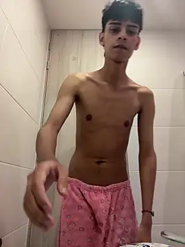 GhostBoyX66 online show from May 18, 5:02 am