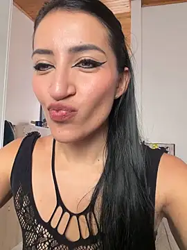Snapshot of Charlottee01- chatting on June 8, 7:36 pm Charlottee01- online show from June 8, 7:36 pm