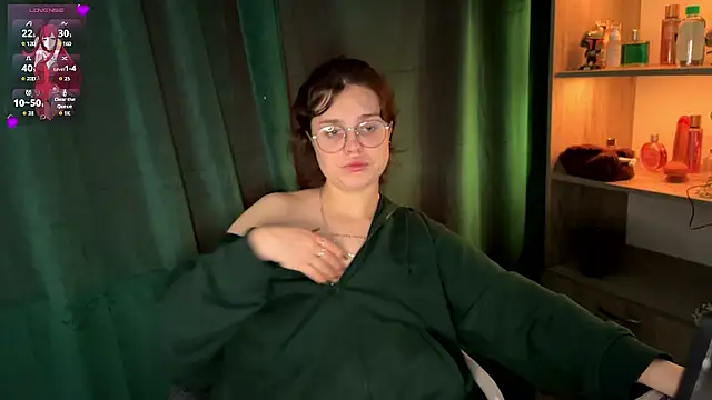 lolaluxe69 online show from May 13, 2:25 pm