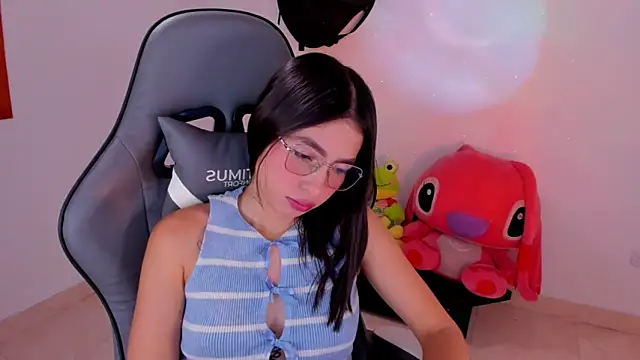 Snapshot of Scarleth_Ferrec chatting on June 17, 2:18 pm Scarleth Ferrec online show from June 17, 2:18 pm