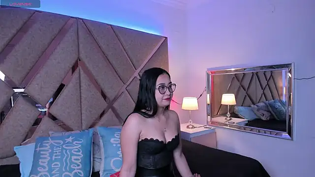 MiaMystic online show from May 13, 1:52 pm
