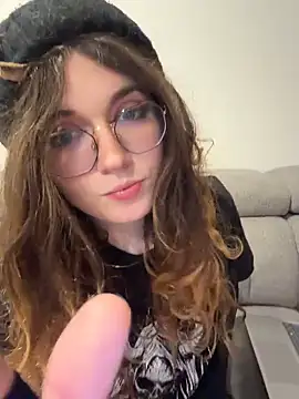 cutypiefull online show from May 15, 11:12 pm