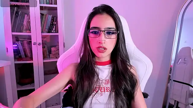 Snapshot of AgathaBlair chatting on May 25, 6:58 pm AgathaBlair online show from May 25, 6:58 pm