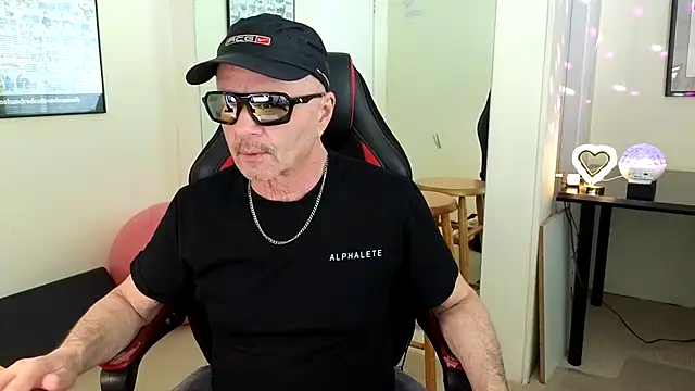 hotdadbod online show from January 14, 9:20 pm