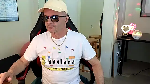 hotdadbod online show from January 22, 9:32 pm