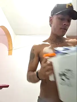 Snapshot of boyzac_ chatting on July 21, 9:28 pm boyzac online show from July 21, 9:28 pm