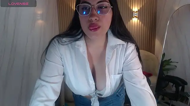 Snapshot of Violett_tf chatting on May 28, 8:39 pm Violett tf online show from May 28, 8:39 pm