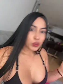 Snapshot of areviklusine1 chatting on April 23, 12:29 pm areviklusine1 online show from April 23, 12:29 pm