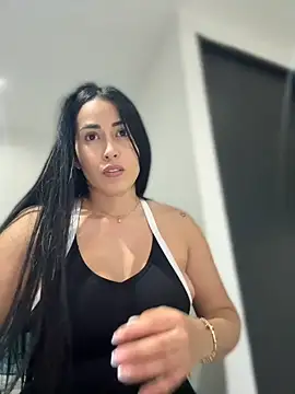 Snapshot of areviklusine1 chatting on May 3, 12:49 am areviklusine1 online show from May 3, 12:49 am