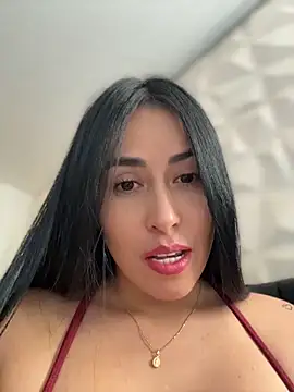 Snapshot of areviklusine1 chatting on June 11, 9:35 pm areviklusine1 online show from June 11, 9:35 pm