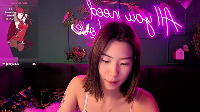 Snapshot of Runi_Asian chatting on June 20, 1:30 am Runi Asian online show from June 20, 1:30 am