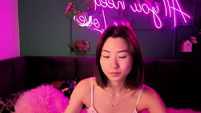 Snapshot of Runi_Asian chatting on June 22, 1:29 am Runi Asian online show from June 22, 1:29 am