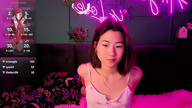 Snapshot of Runi_Asian chatting on June 22, 3:25 am Runi Asian online show from June 22, 3:25 am