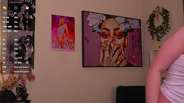 LanelleFreemyer online show from June 10, 3:11 pm