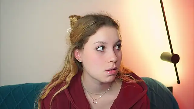 Sairallyn online show from May 26, 11:01 pm