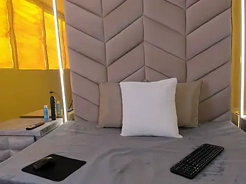 Alaia Aura online show from May 22, 12:22 pm