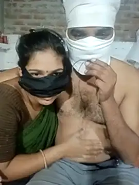 Snapshot of Hindicouple1 chatting on June 25, 4:00 pm Hindicouple1 online show from June 25, 4:00 pm