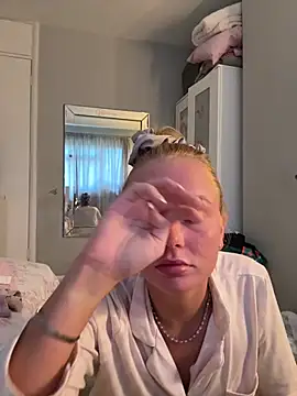 miaflowerxx online show from May 15, 6:37 pm