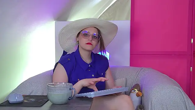 AlexaAvery online show from June 23, 6:22 am