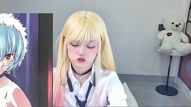 Evil-Bunny007 online show from June 6, 1:05 pm