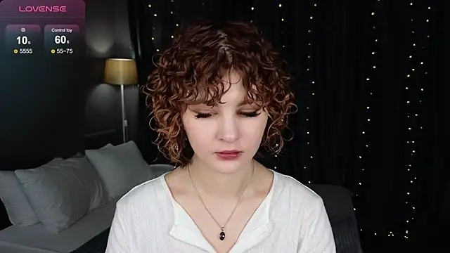 Snapshot of Kira__Fluffy chatting on June 25, 12:10 am Kira Fluffy online show from June 25, 12:10 am
