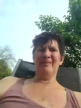 freche52f online show from May 17, 3:52 pm