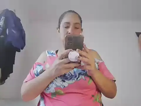 Snapshot of Pamela_sa chatting on June 18, 6:23 pm Pamela sa online show from June 18, 6:23 pm