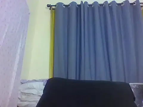 Snapshot of petite_hottie chatting on June 9, 2:50 pm petite hottie online show from June 9, 2:50 pm