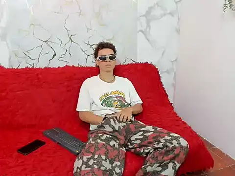 David hot28 online show from May 15, 7:32 pm