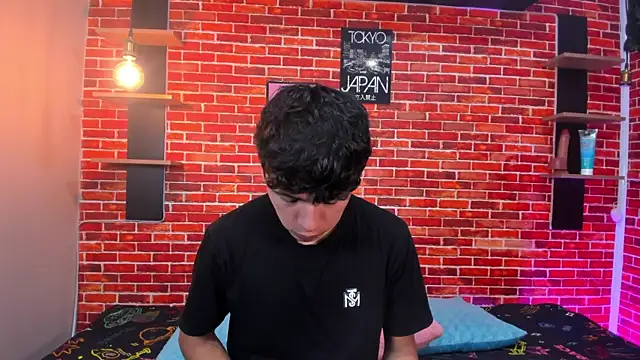 Hoot boyss  online show from June 9, 8:20 pm